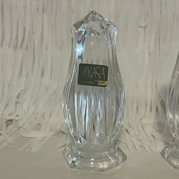 Mikasa Crystal Icicles Salt & Pepper Shakers Set.  Excellent condition! - Picture 8 of 9